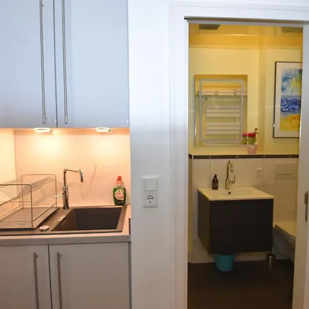 Strandblick Mit Strandkorb & Fahrraedern *