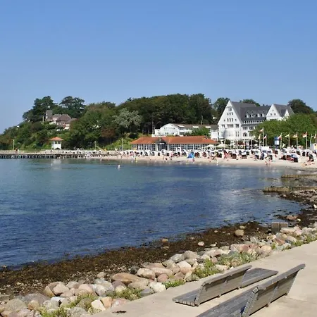 Strandblick Mit Strandkorb & Fahrraedern